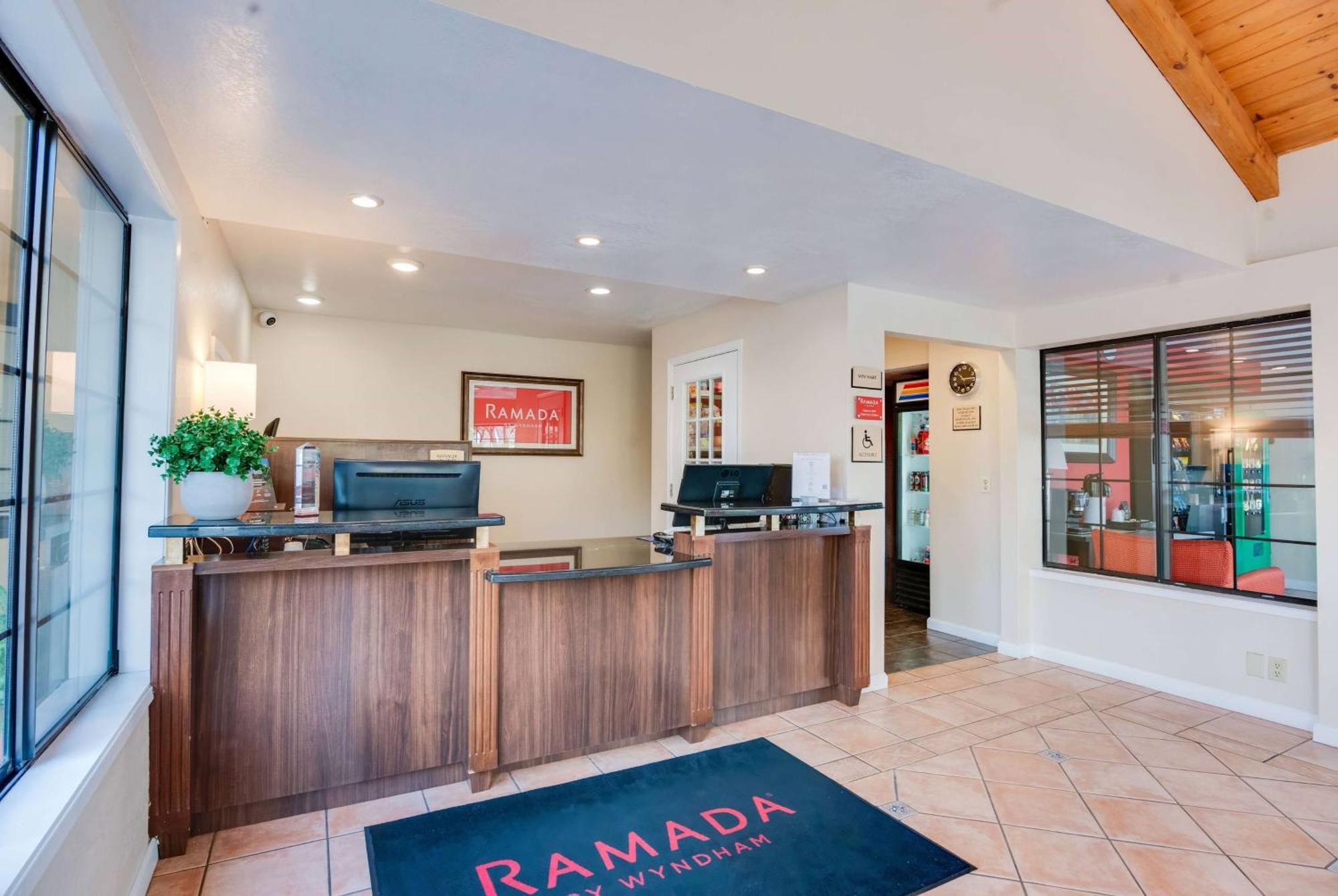 Hotel Ramada By Wyndham Mountain View Exterior foto
